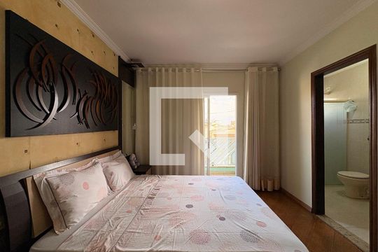 Suite 1 de casa para alugar com 4 quartos, 160m² em Vila Camilópolis, Santo André