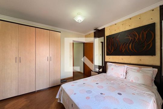 Suite 1 de casa para alugar com 4 quartos, 160m² em Vila Camilópolis, Santo André