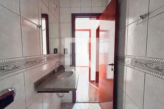 Casa para alugar com 2 quartos, 80m² em Planalto, Belo Horizonte