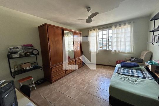 Quarto 1 de casa à venda com 4 quartos, 181m² em Vila Valqueire, Rio de Janeiro