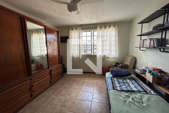 Quarto 1 de casa à venda com 4 quartos, 181m² em Vila Valqueire, Rio de Janeiro