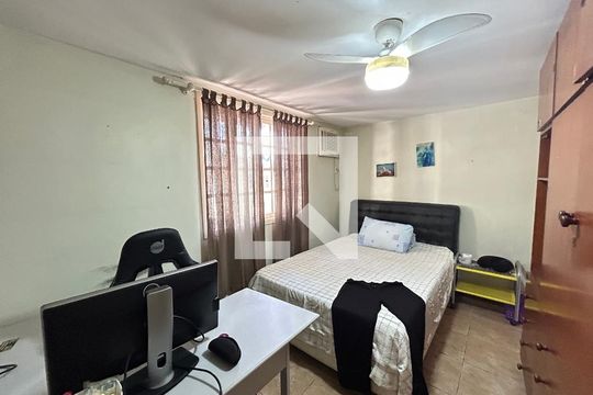Quarto 2 de casa à venda com 4 quartos, 181m² em Vila Valqueire, Rio de Janeiro