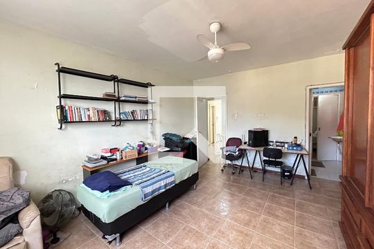 Quarto 1 de casa à venda com 4 quartos, 181m² em Vila Valqueire, Rio de Janeiro