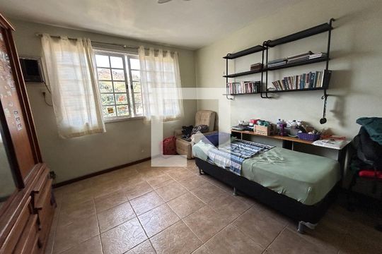 Quarto 1 de casa à venda com 4 quartos, 181m² em Vila Valqueire, Rio de Janeiro