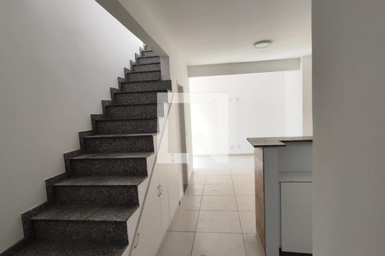 Corredor de kitnet/studio para alugar com 1 quarto, 61m² em Ramos, Rio de Janeiro