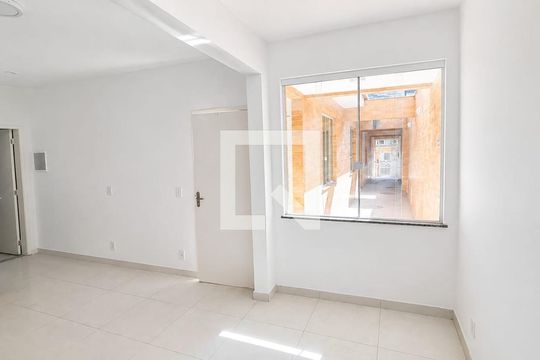 Sala/Cozinha de kitnet/studio para alugar com 1 quarto, 47m² em Ramos, Rio de Janeiro