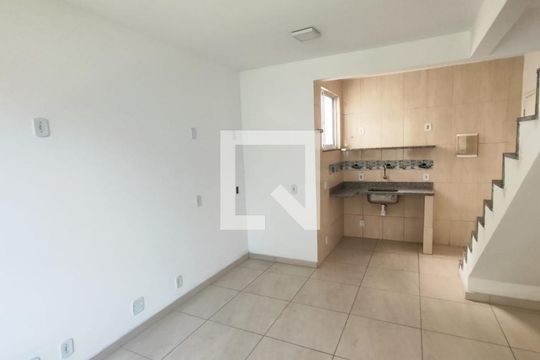 Sala/Cozinha de kitnet/studio para alugar com 1 quarto, 30m² em Ramos, Rio de Janeiro