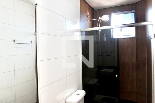 Banheiro da Suíte de casa para alugar com 3 quartos, 92m² em Industrial Itau, Contagem