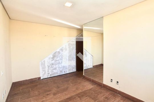 Quarto Suíte de casa para alugar com 3 quartos, 92m² em Industrial Itau, Contagem