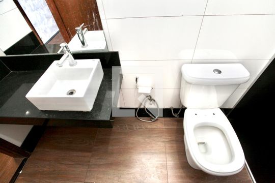 Banheiro da Suíte de casa para alugar com 3 quartos, 92m² em Industrial Itau, Contagem