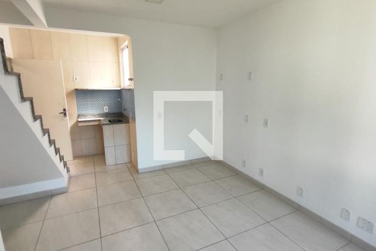 Sala/Quarto de kitnet/studio para alugar com 1 quarto, 25m² em Ramos, Rio de Janeiro