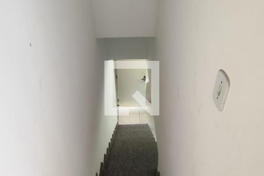 Corredor de kitnet/studio para alugar com 1 quarto, 25m² em Ramos, Rio de Janeiro