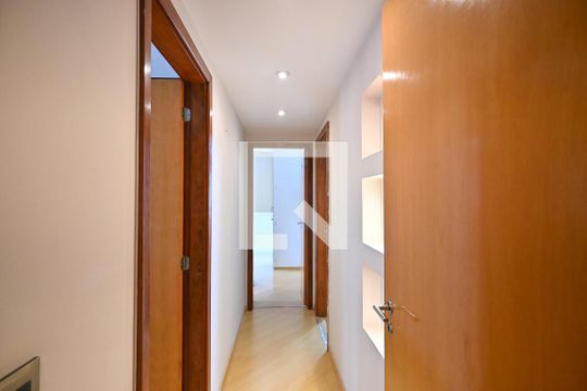 Corredor de apartamento para alugar com 3 quartos, 156m² em Vila Andrade, São Paulo