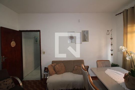 Sala de casa à venda com 4 quartos, 150m² em Jardim Peri, São Paulo