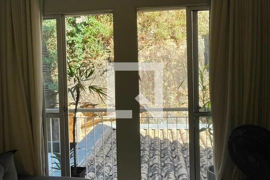 Sala de apartamento à venda com 2 quartos, 50m² em João Pinheiro, Belo Horizonte