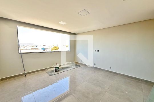 Quarto Suíte de casa para alugar com 3 quartos, 140m² em Califórnia, Belo Horizonte