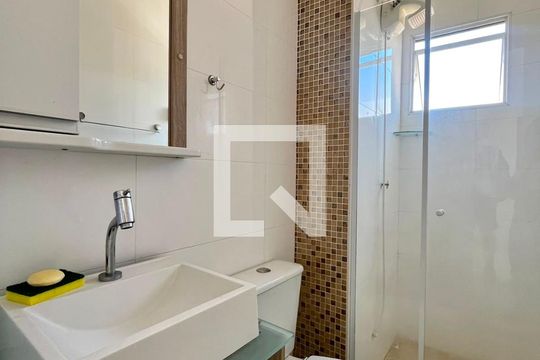 Banheiro de apartamento para alugar com 2 quartos, 45m² em Vila Marieta, Campinas