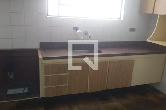 Cozinha de casa à venda com 3 quartos, 200m² em Vila Homero Thon, Santo André