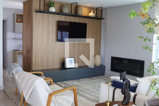 Apartamento para alugar com 4 quartos, 200m² em Alphaville Empresarial, Barueri