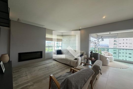 Apartamento para alugar com 4 quartos, 200m² em Alphaville Empresarial, Barueri
