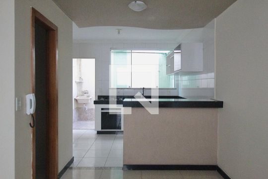 Sala de casa de condomínio para alugar com 2 quartos, 63m² em Vila Jardim Leblon, Belo Horizonte
