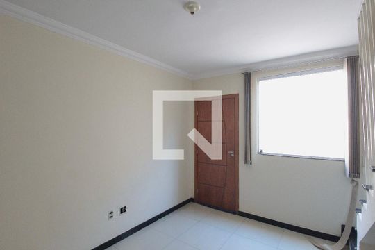 Sala de casa de condomínio para alugar com 2 quartos, 63m² em Vila Jardim Leblon, Belo Horizonte