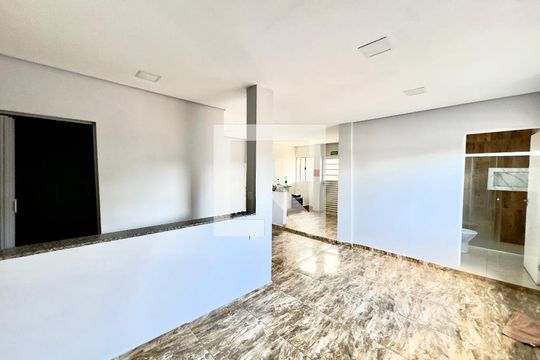Casa para alugar com 3 quartos, 300m² em Vila Nova Bonsucesso, Guarulhos