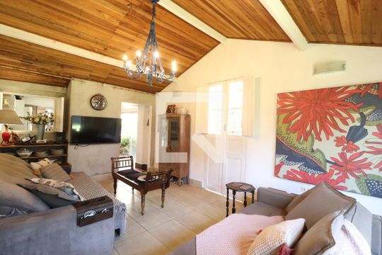 Casa para alugar com 3 quartos, 630m² em Tubalina, Uberlândia