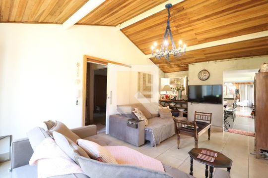 Casa para alugar com 3 quartos, 630m² em Tubalina, Uberlândia