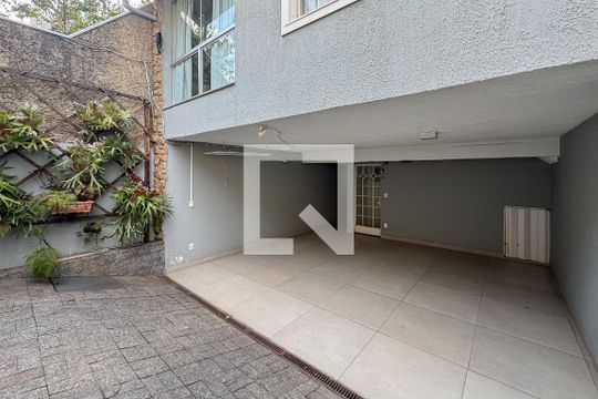 Casa à venda com 3 quartos, 210m² em São Paulo, Belo Horizonte