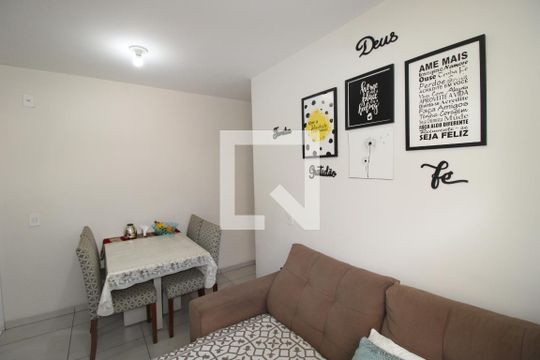 Sala de apartamento para alugar com 2 quartos, 43m² em Itaquera, São Paulo