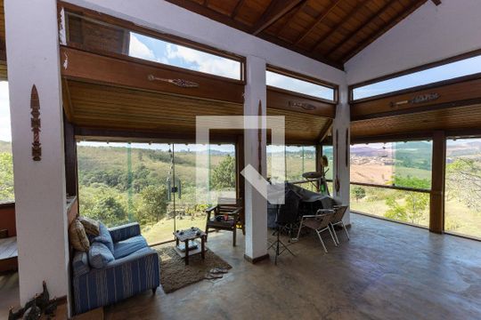 Casa de Condomínio para alugar com 6 quartos, 400m² em Estancia Alpina, Nova Lima