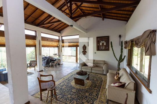 Casa de Condomínio para alugar com 6 quartos, 400m² em Estancia Alpina, Nova Lima
