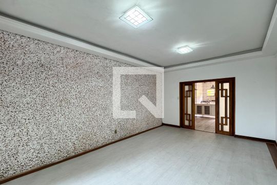Casa à venda com 5 quartos, 253m² em Jardim Nova Petropolis, São Bernardo do Campo