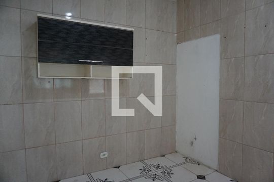 Casa para alugar com 1 quarto, 32m² em Jardim Guaruja, Embu das Artes