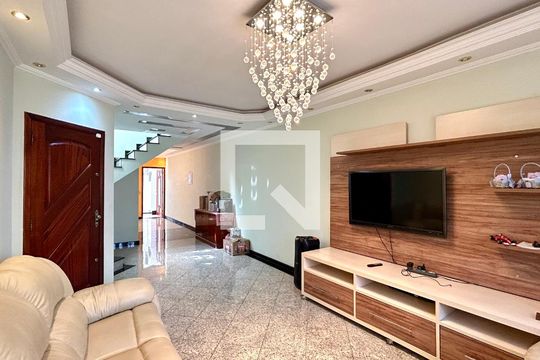 Casa para alugar com 3 quartos, 380m² em Centro, Guarulhos