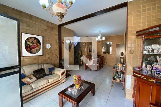 Casa à venda com 4 quartos, 684m² em Piedade, Rio de Janeiro