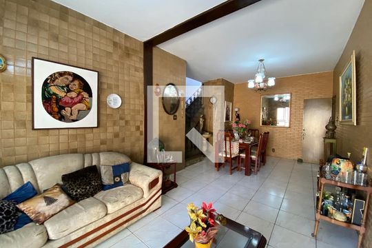 Casa à venda com 4 quartos, 684m² em Piedade, Rio de Janeiro