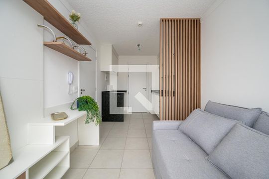 Kitnet/Studio para alugar com 1 quarto, 26m² em Jardim Itacolomi, São Paulo