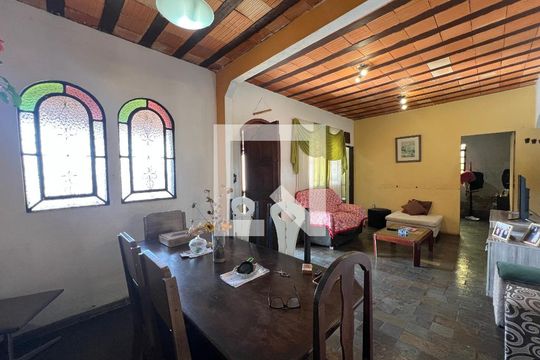 Casa à venda com 4 quartos, 100m² em Parque Xangri-lá, Contagem