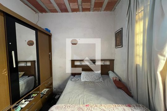 Casa à venda com 4 quartos, 100m² em Parque Xangri-lá, Contagem
