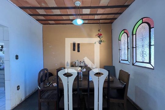 Casa à venda com 4 quartos, 100m² em Parque Xangri-lá, Contagem