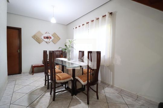 Casa para alugar com 5 quartos, 360m² em Custódio Pereira, Uberlândia