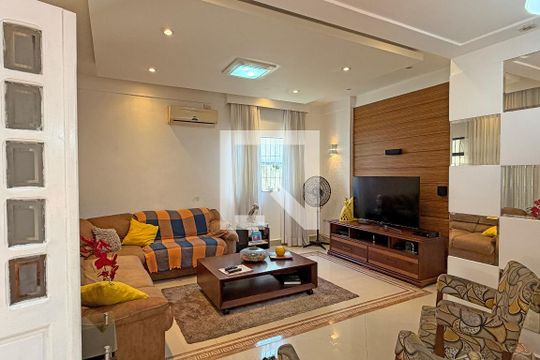 Casa para alugar com 5 quartos, 240m² em Aparecida, Santos