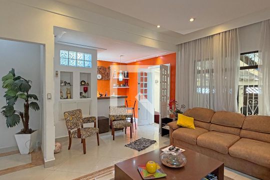 Casa para alugar com 5 quartos, 240m² em Aparecida, Santos