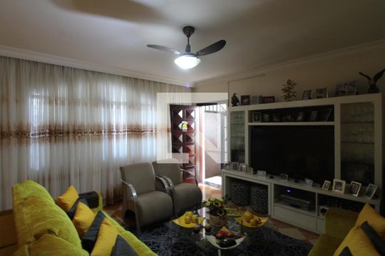 Casa para alugar com 3 quartos, 192m² em Vila Marieta, São Paulo