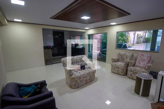 Casa para alugar com 3 quartos, 200m² em Setor Habitacional Vicente Pires, Brasília