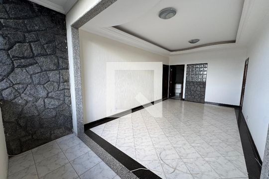 Casa para alugar com 4 quartos, 120m² em Colônia Agrícola Arniqueira, Brasília