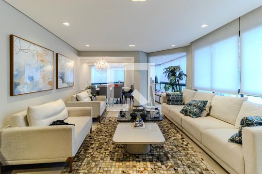 Apartamento para alugar com 3 quartos, 208m² em Santa Cecilia, São Paulo