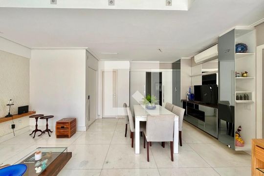 Apartamento para alugar com 4 quartos, 236m² em Cambuí, Campinas